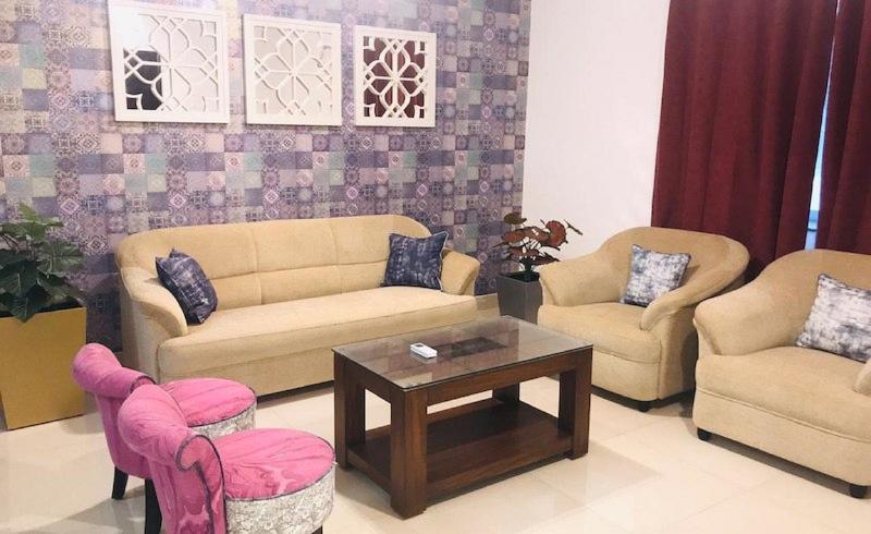 बहुत बड़ा घर House *